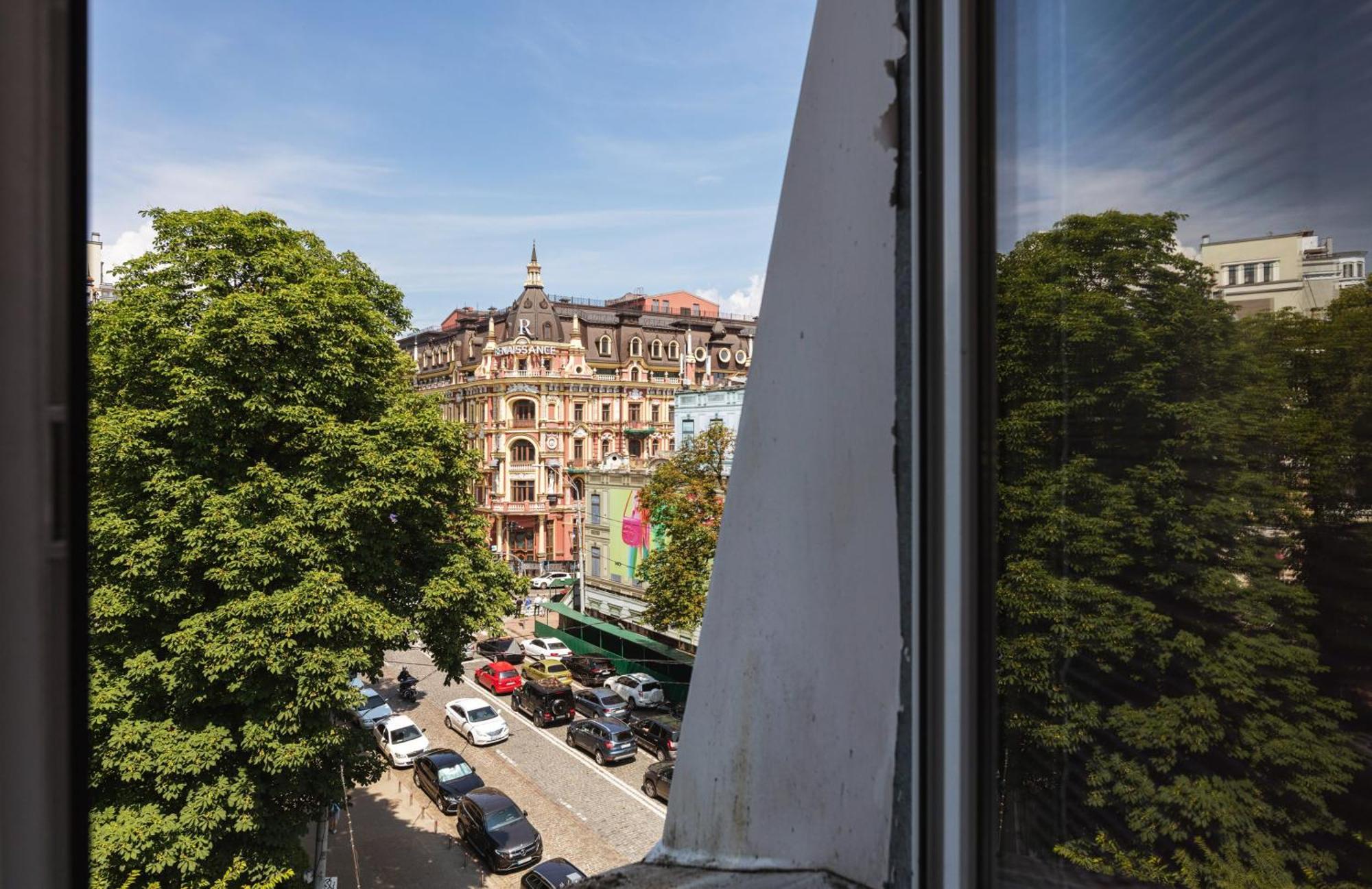 Guest House "Vladimirskaya 42" Kyiv Exterior photo